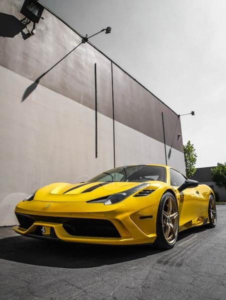 Lamborghini geel